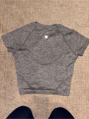 lululemon athletica Heathered Gray Short Sleeve Athletic Tee